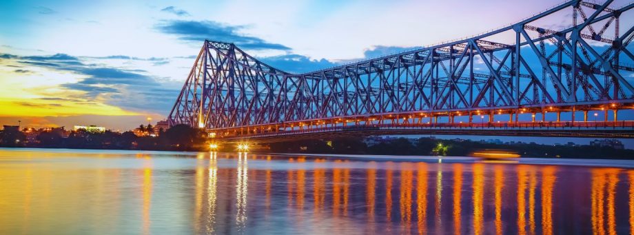 Howrah Bridge - Kolkata Famous Tourist Places for Family Trip - Bharat Taxi Blog